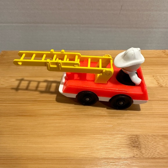Vintage Fisher Price Little People Fireman and Fire Engine Truck! Village Toys! - Picture 5 of 13